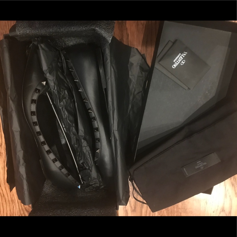 Valentino Rock Stud Noir Flats